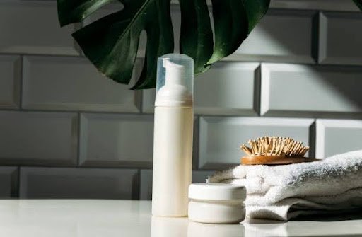 Discover the best dry shampoo for every hair type in 2026. Compare top picks for oily, fine, curly, and colored hair to keep your hair fresh and clean.